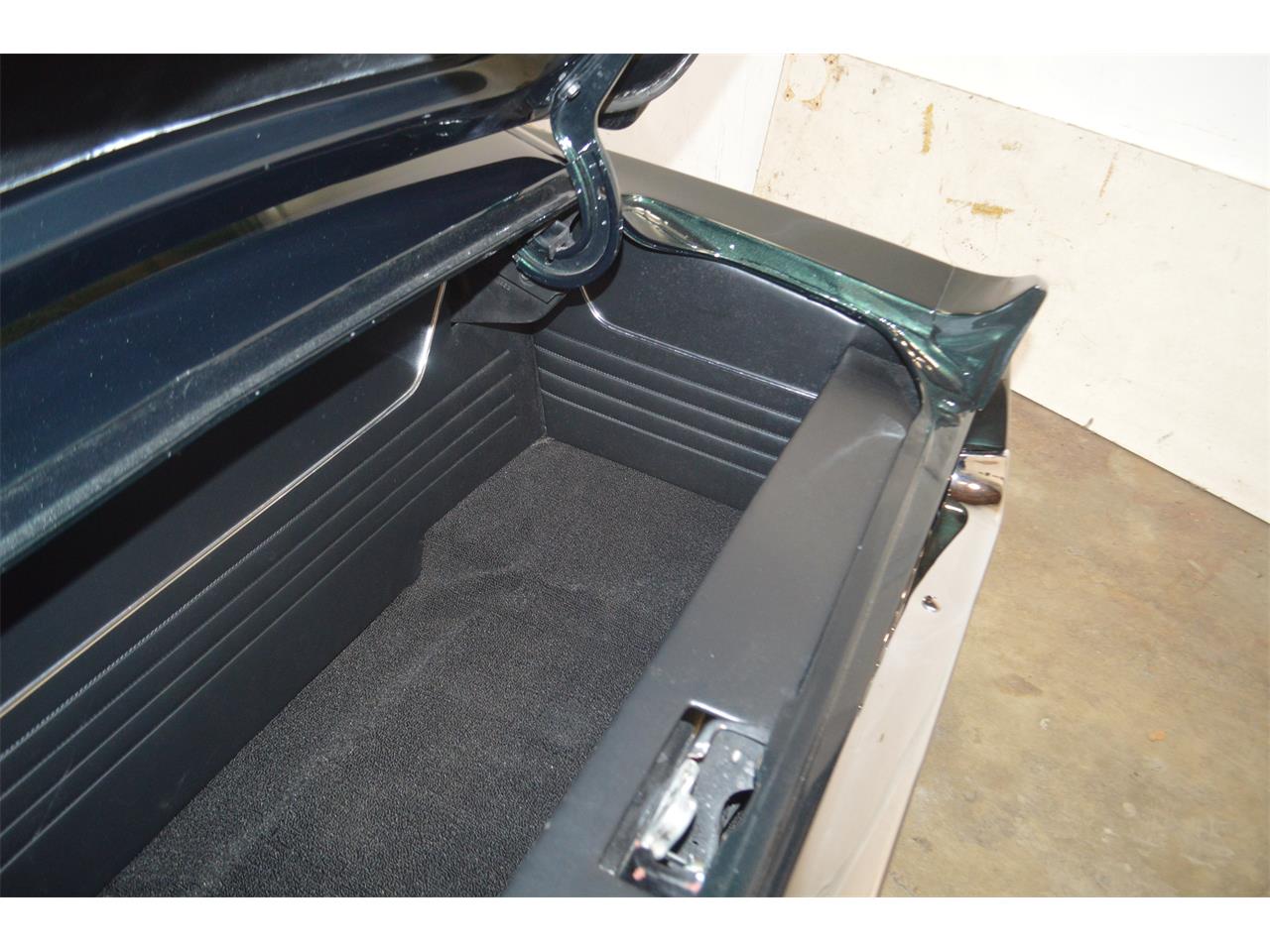 Ford-Mustang-1968-METALIC-GREEN-BLACKRED-STICHING-20