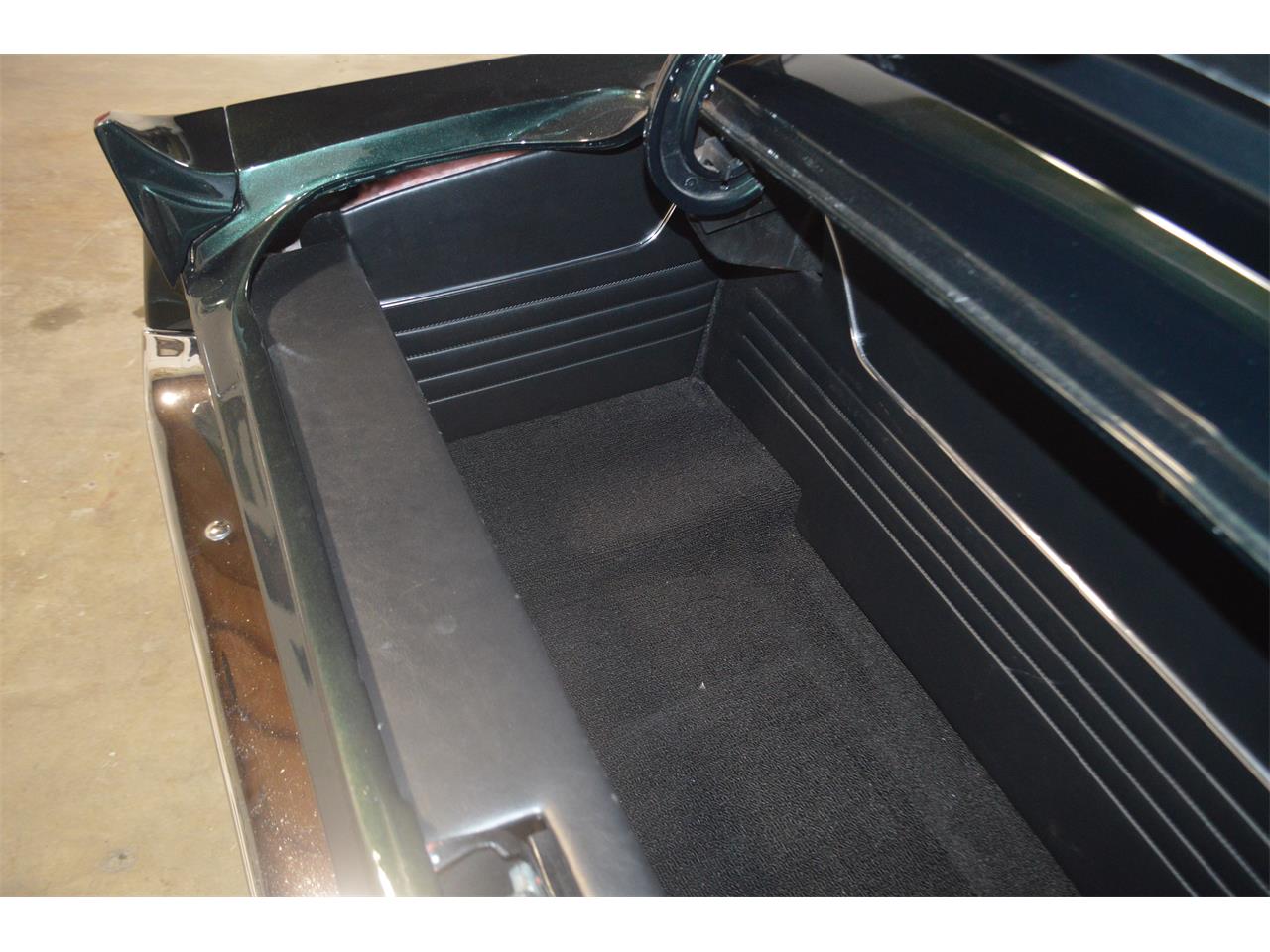 Ford-Mustang-1968-METALIC-GREEN-BLACKRED-STICHING-21