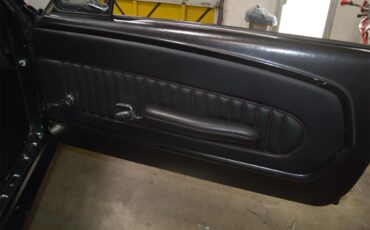 Ford-Mustang-1968-METALIC-GREEN-BLACKRED-STICHING-24
