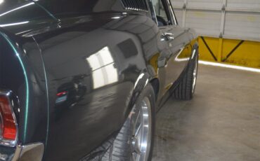 Ford-Mustang-1968-METALIC-GREEN-BLACKRED-STICHING-25