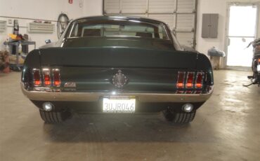 Ford-Mustang-1968-METALIC-GREEN-BLACKRED-STICHING-26