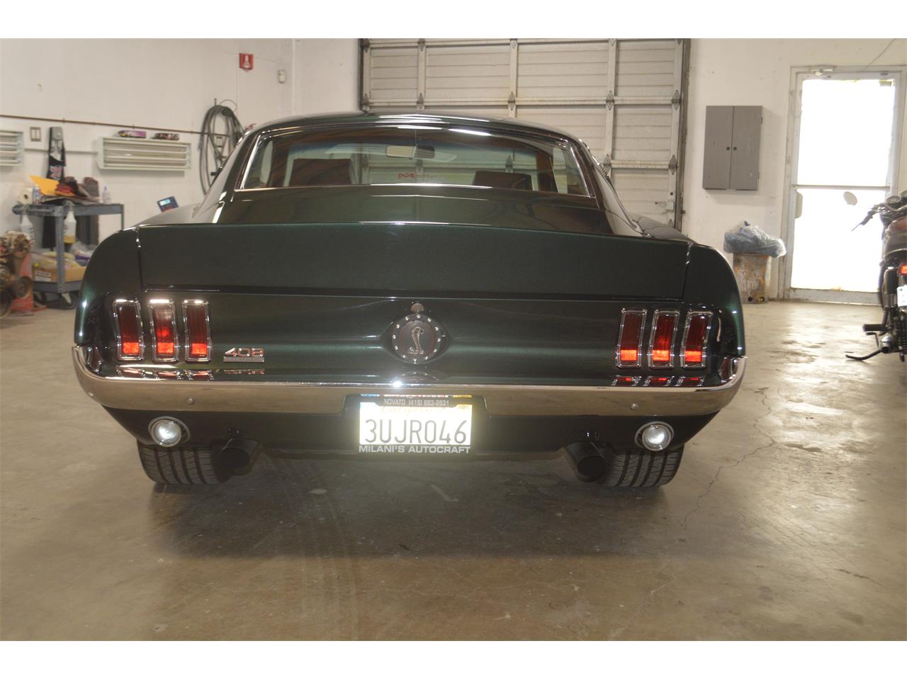 Ford-Mustang-1968-METALIC-GREEN-BLACKRED-STICHING-26