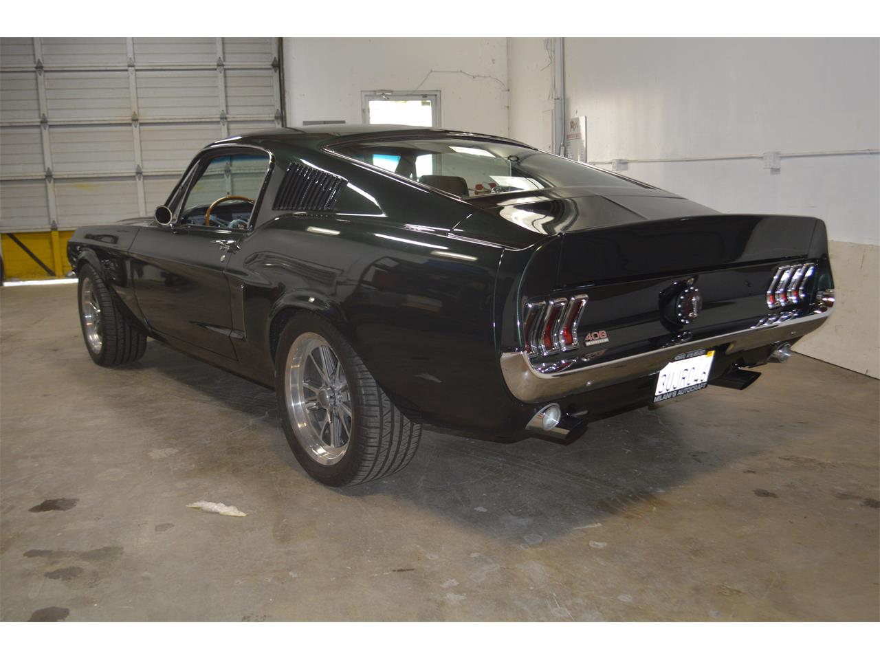 Ford-Mustang-1968-METALIC-GREEN-BLACKRED-STICHING-27