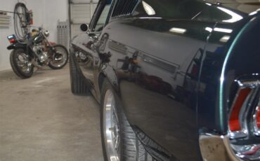 Ford-Mustang-1968-METALIC-GREEN-BLACKRED-STICHING-28