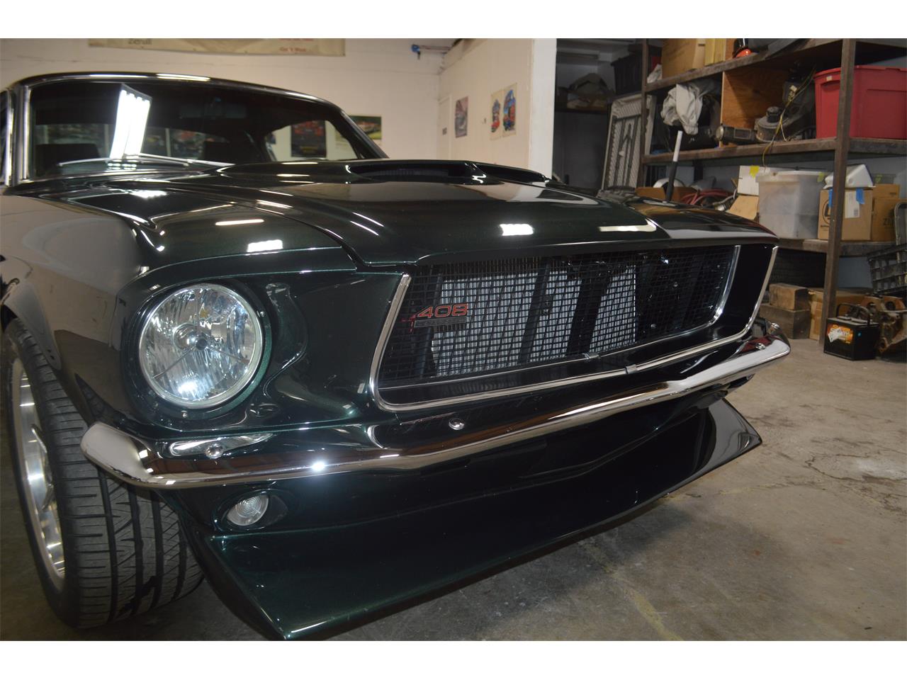Ford-Mustang-1968-METALIC-GREEN-BLACKRED-STICHING-3