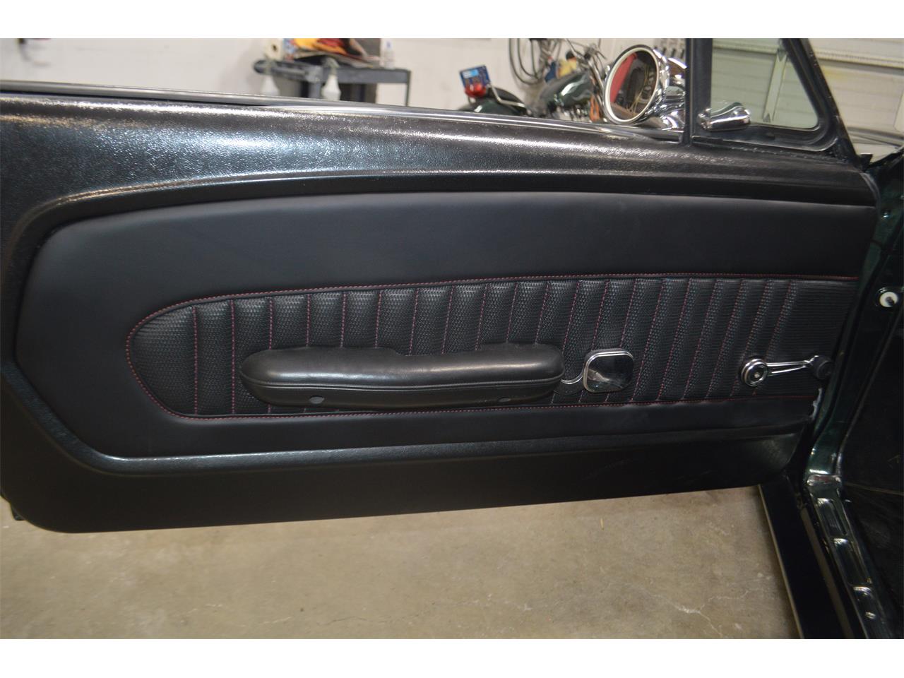Ford-Mustang-1968-METALIC-GREEN-BLACKRED-STICHING-30