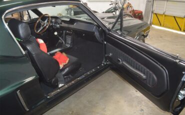 Ford-Mustang-1968-METALIC-GREEN-BLACKRED-STICHING-32