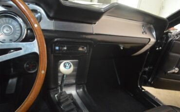 Ford-Mustang-1968-METALIC-GREEN-BLACKRED-STICHING-33