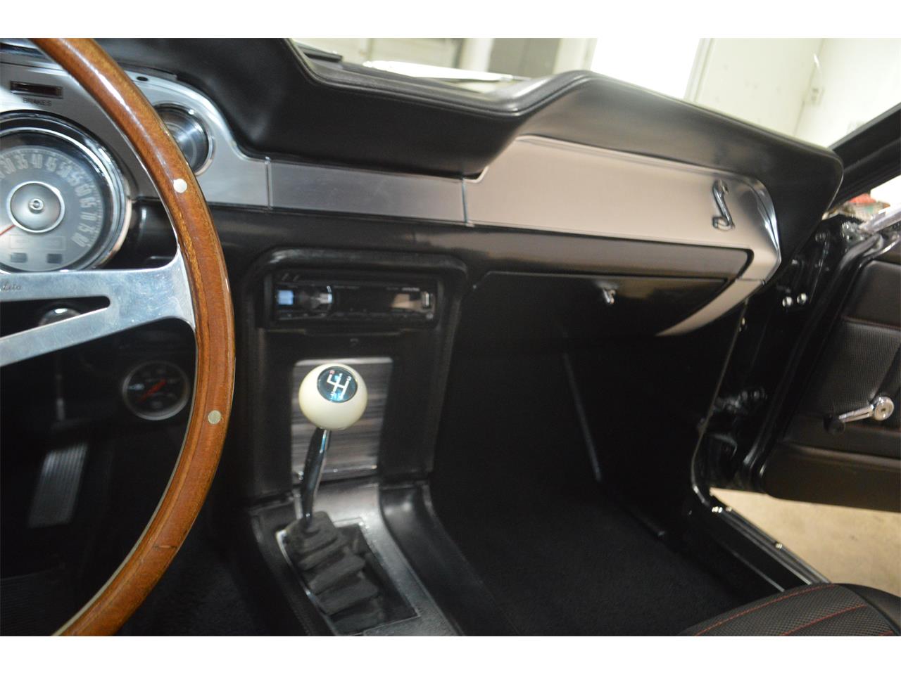 Ford-Mustang-1968-METALIC-GREEN-BLACKRED-STICHING-33