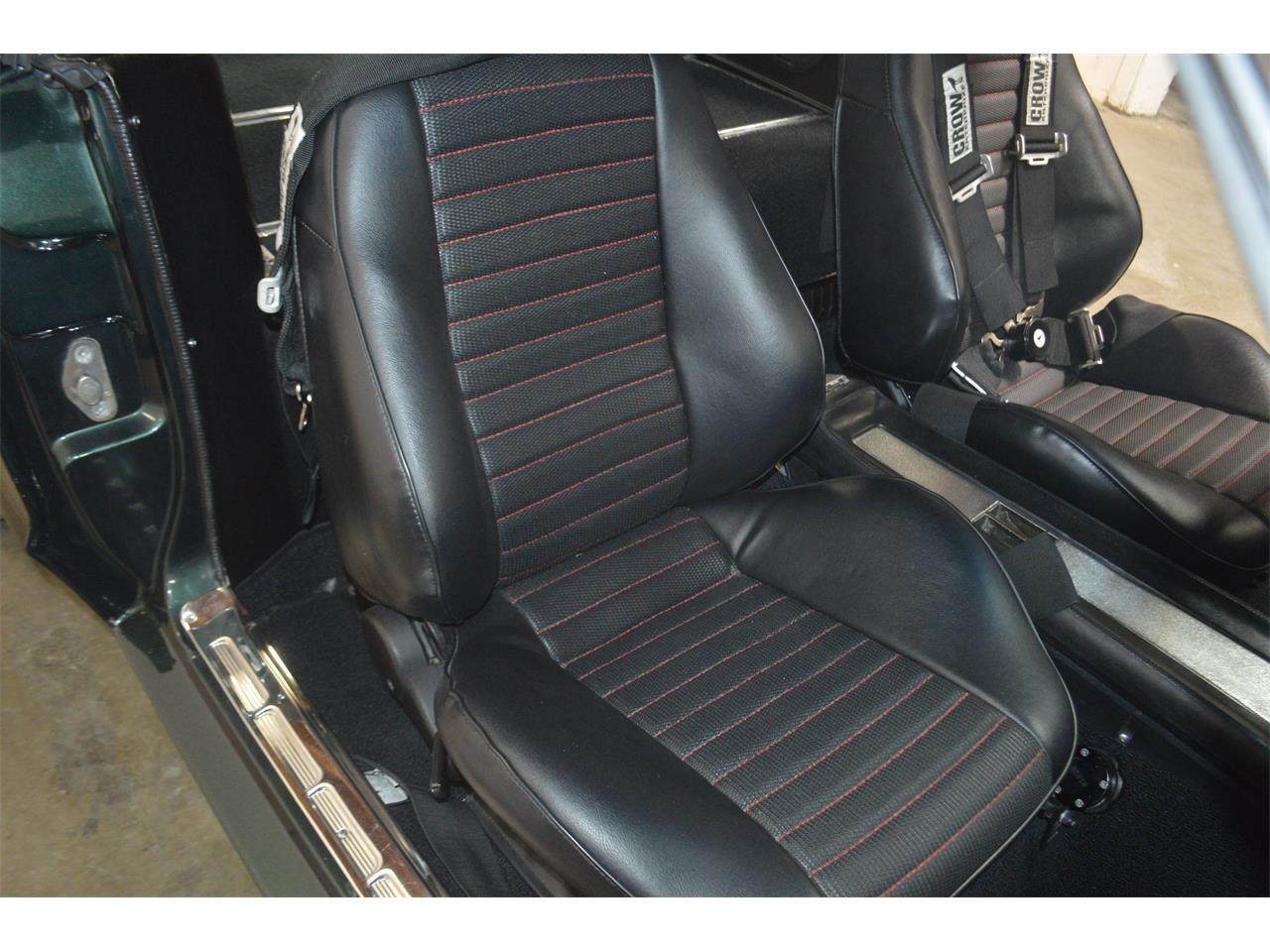 Ford-Mustang-1968-METALIC-GREEN-BLACKRED-STICHING-35