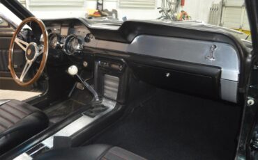 Ford-Mustang-1968-METALIC-GREEN-BLACKRED-STICHING-36
