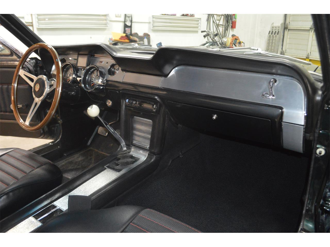 Ford-Mustang-1968-METALIC-GREEN-BLACKRED-STICHING-36