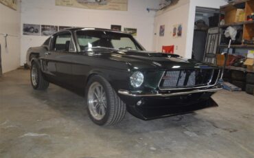 Ford-Mustang-1968-METALIC-GREEN-BLACKRED-STICHING-4