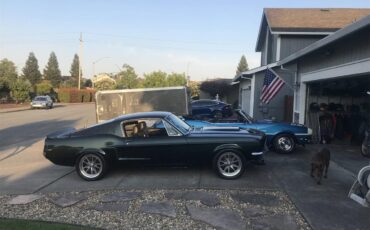 Ford-Mustang-1968-METALIC-GREEN-BLACKRED-STICHING-5