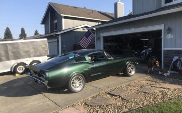 Ford-Mustang-1968-METALIC-GREEN-BLACKRED-STICHING-6