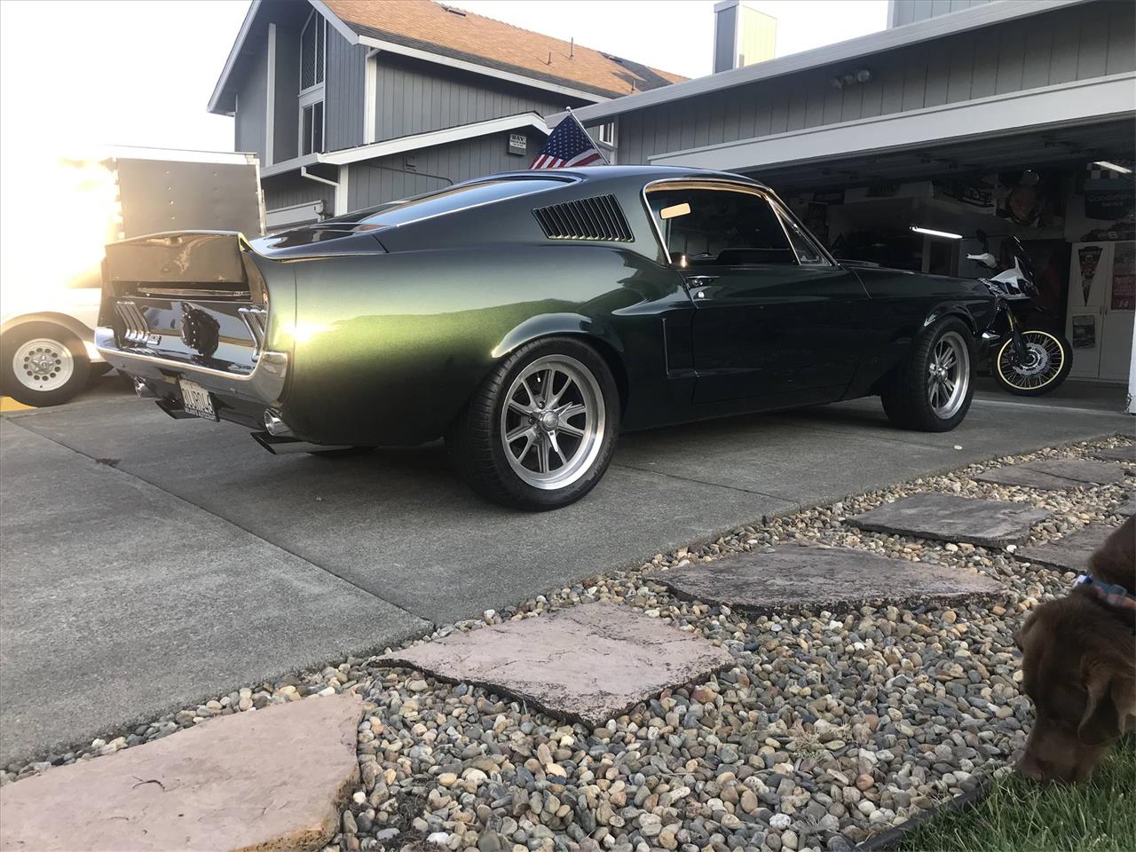 Ford-Mustang-1968-METALIC-GREEN-BLACKRED-STICHING-7