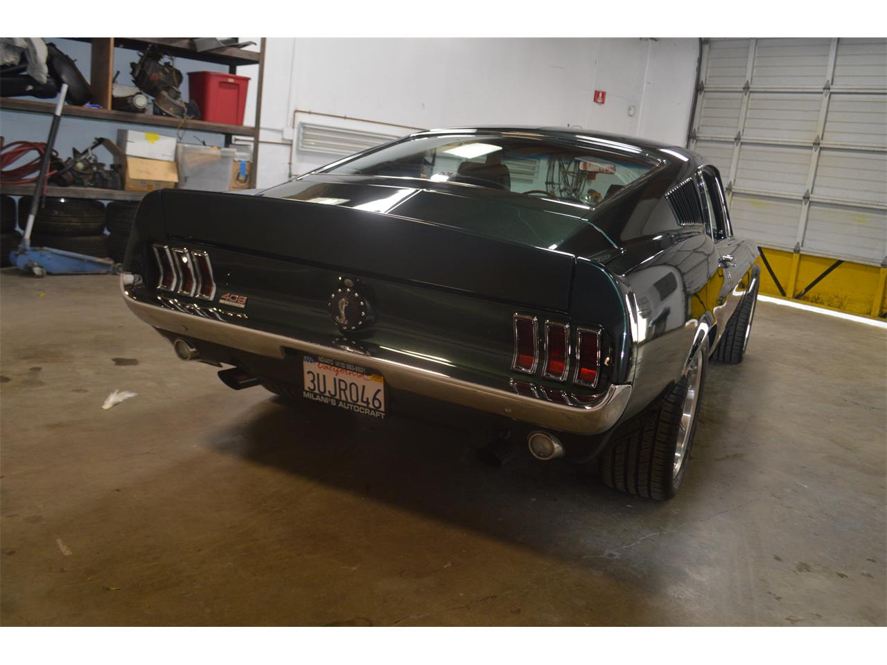 Ford-Mustang-1968-METALIC-GREEN-BLACKRED-STICHING-8