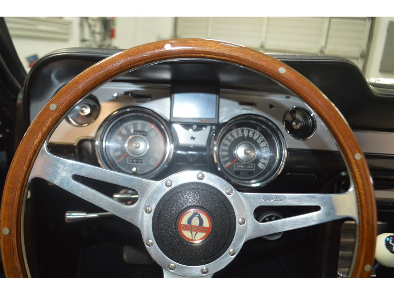 Ford-Mustang-1968-METALIC-GREEN-BLACKRED-STICHING-9