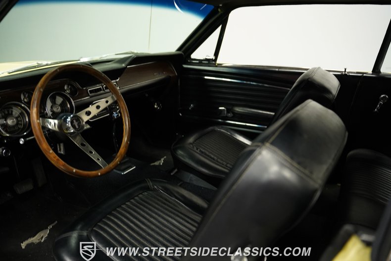 Ford-Mustang-1968-Meadowlark-Yellow-Black-2