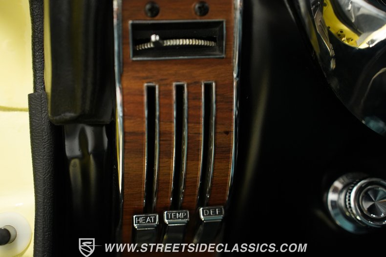 Ford-Mustang-1968-Meadowlark-Yellow-Black-4
