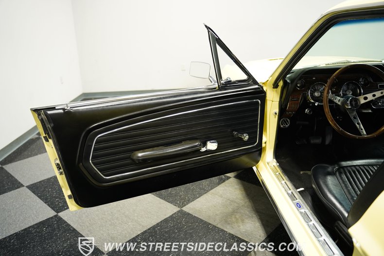 Ford-Mustang-1968-Meadowlark-Yellow-Black-43