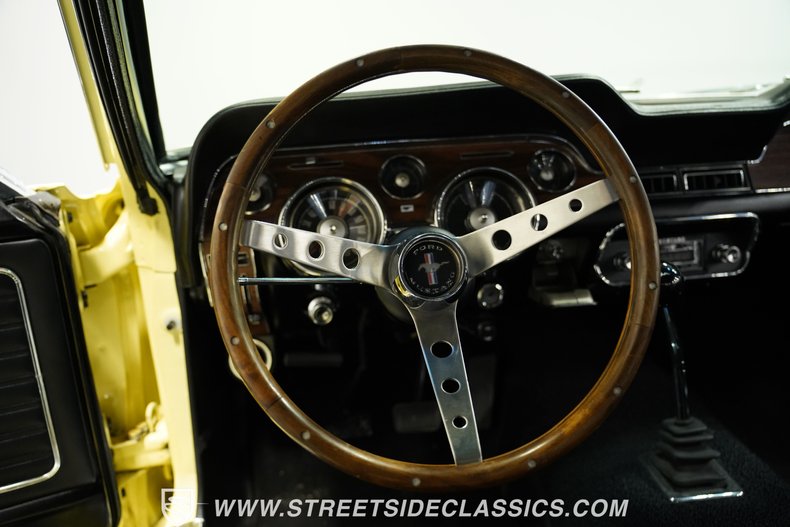 Ford-Mustang-1968-Meadowlark-Yellow-Black-46