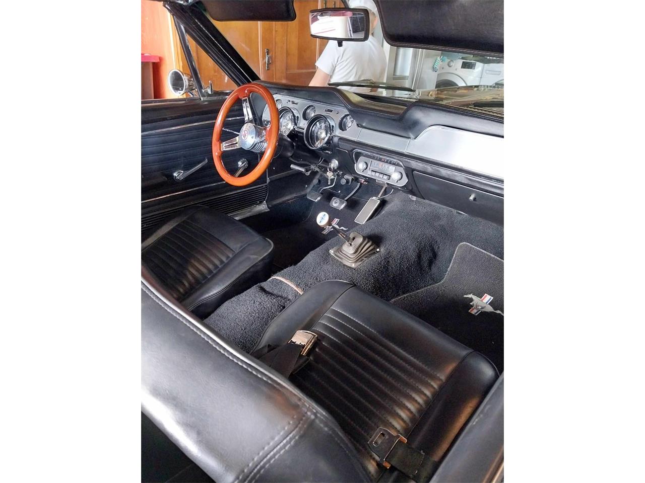 Ford-Mustang-1968-Silver-Black-2