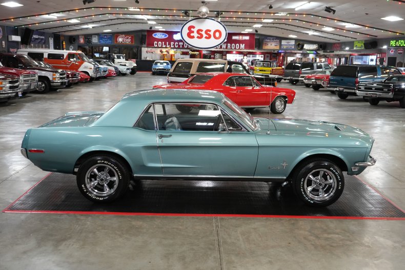 Ford-Mustang-1968-Teal-Teal-15