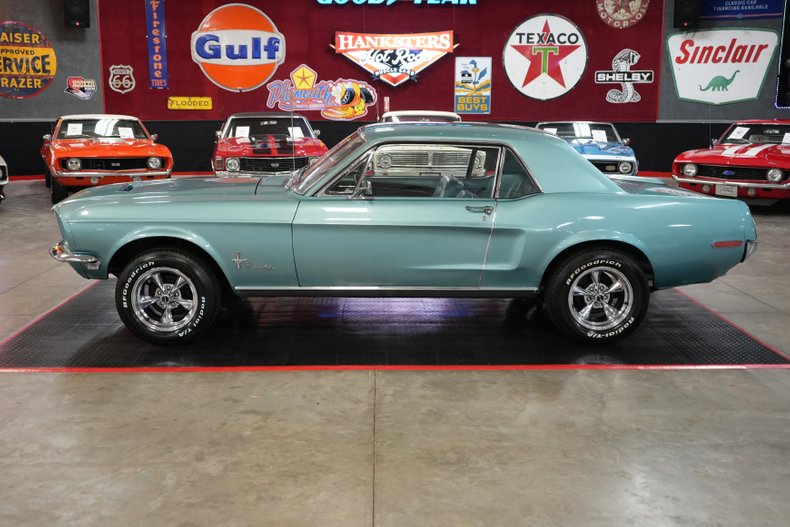 Ford-Mustang-1968-Teal-Teal-2