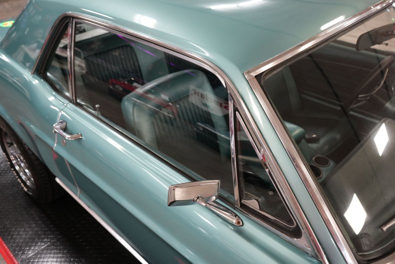 Ford-Mustang-1968-Teal-Teal-32