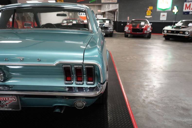 Ford-Mustang-1968-Teal-Teal-44