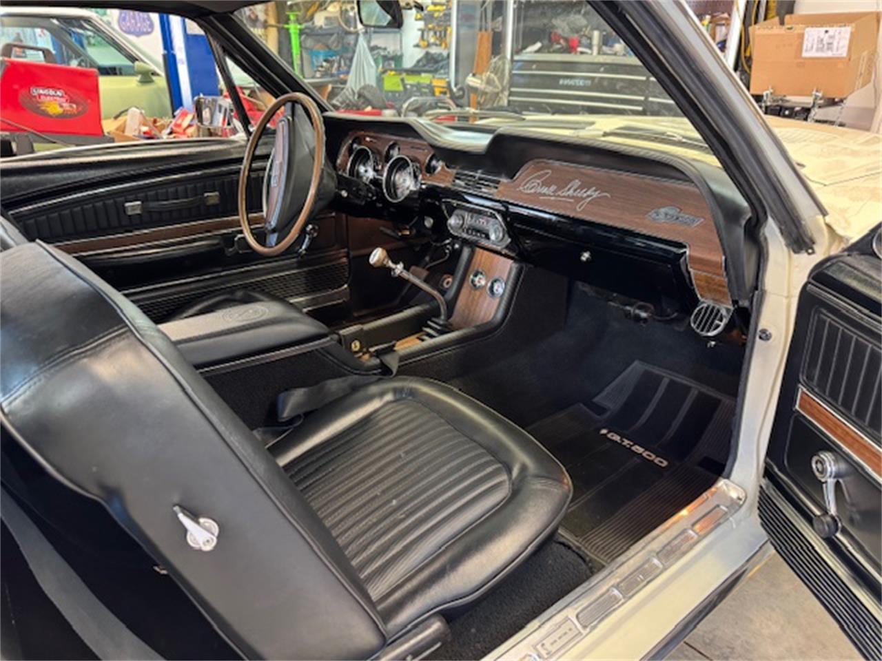 Ford-Mustang-1968-White-Black-13