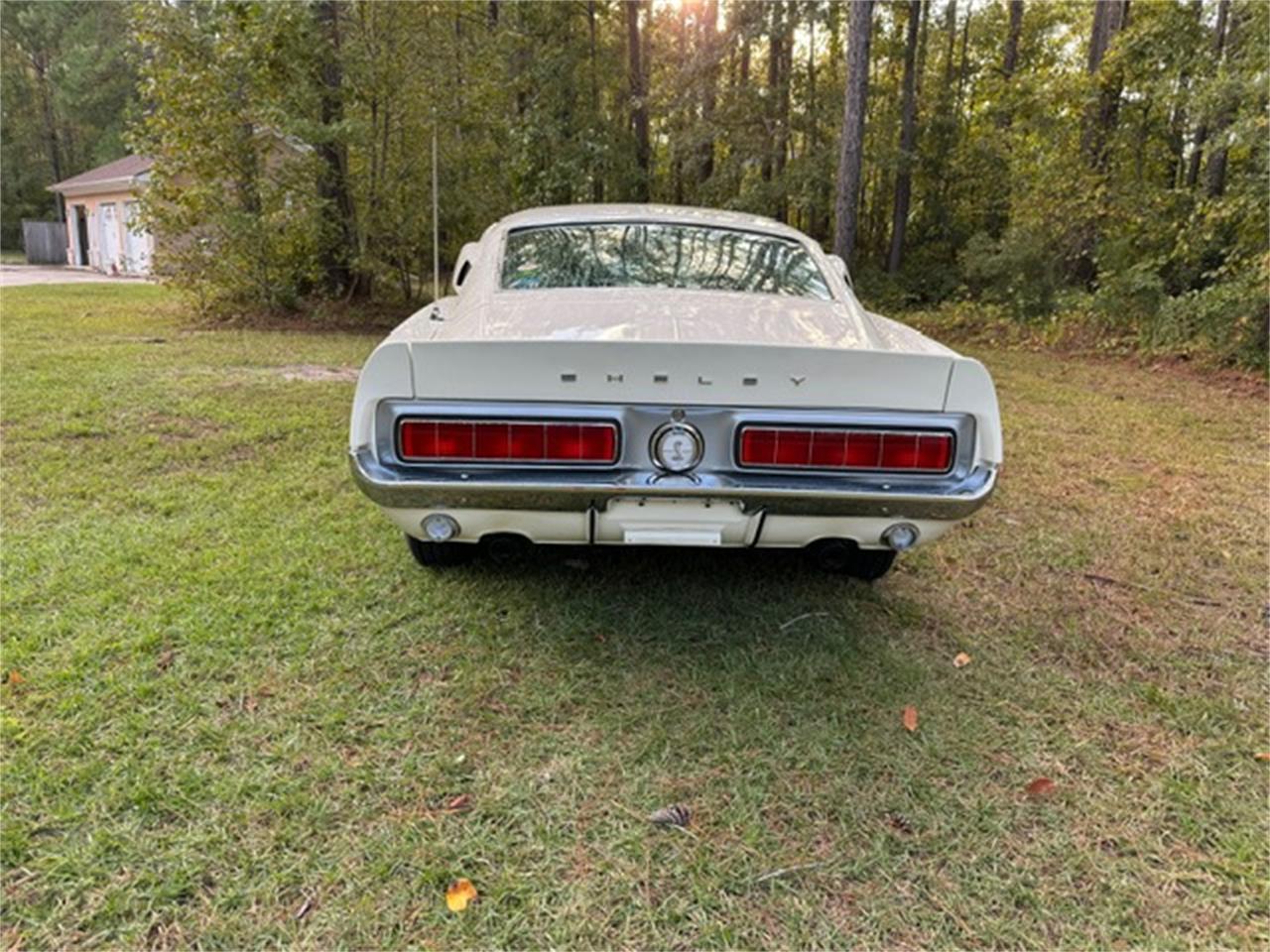Ford-Mustang-1968-White-Black-2