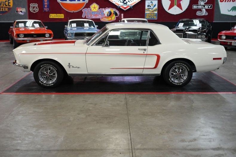 Ford-Mustang-1968-White-Red-1