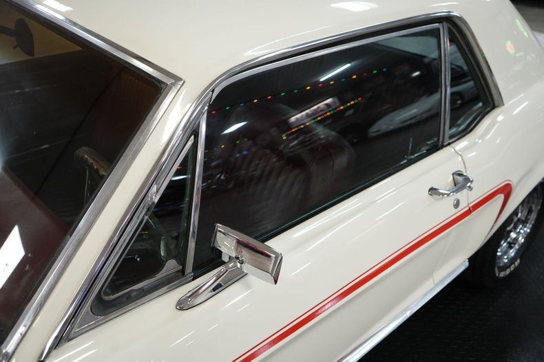 Ford-Mustang-1968-White-Red-13