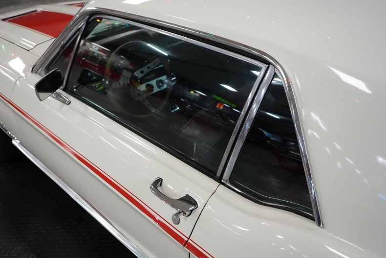 Ford-Mustang-1968-White-Red-14