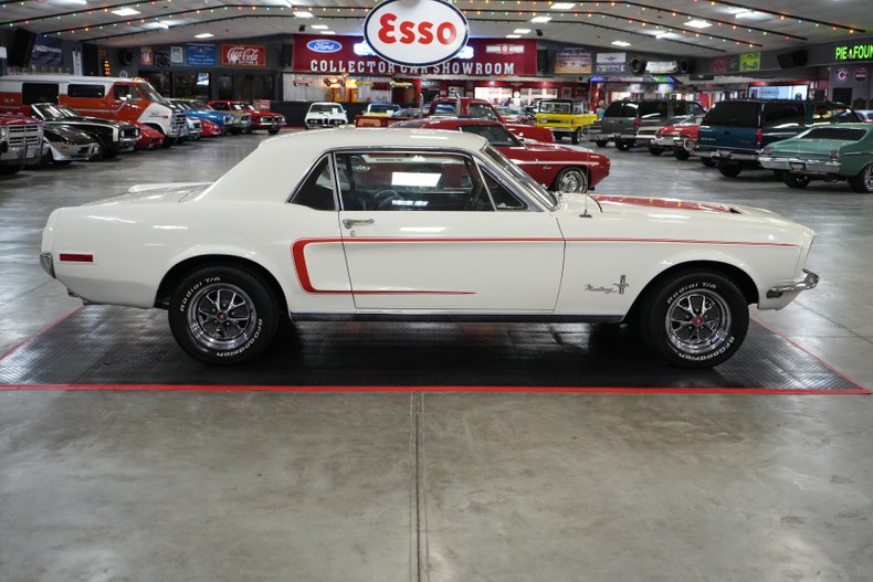 Ford-Mustang-1968-White-Red-15