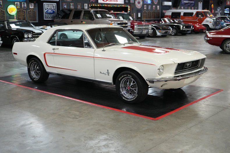 Ford-Mustang-1968-White-Red-16
