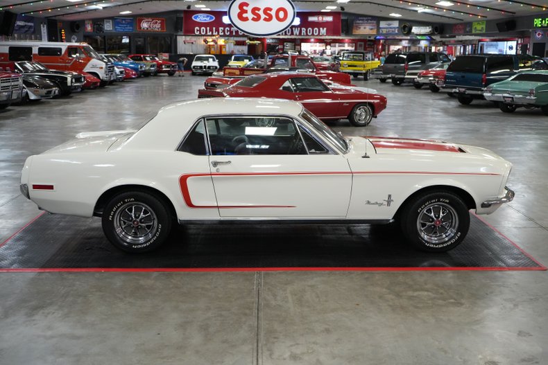 Ford-Mustang-1968-White-Red-23