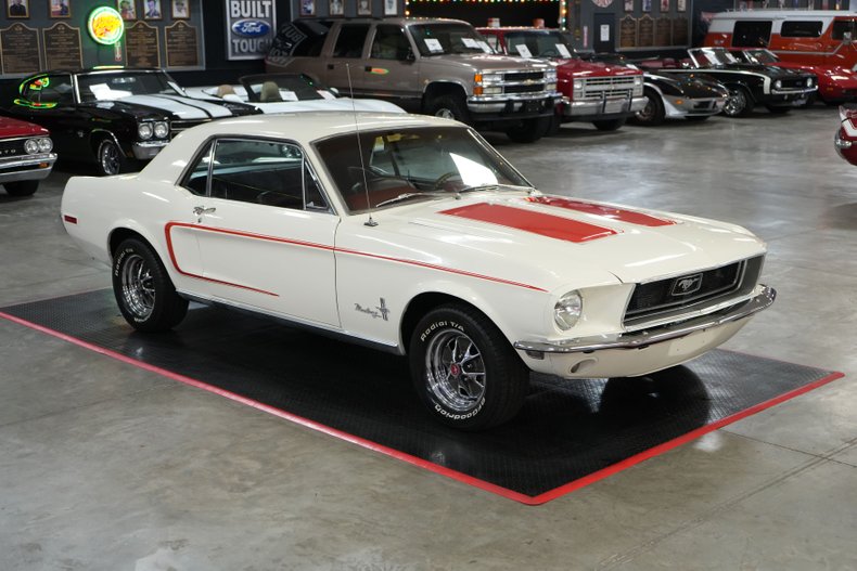 Ford-Mustang-1968-White-Red-24