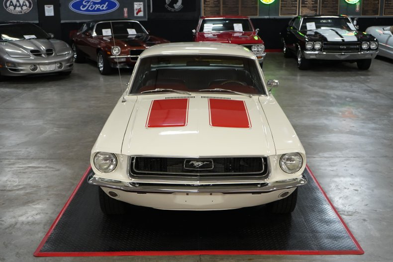 Ford-Mustang-1968-White-Red-25
