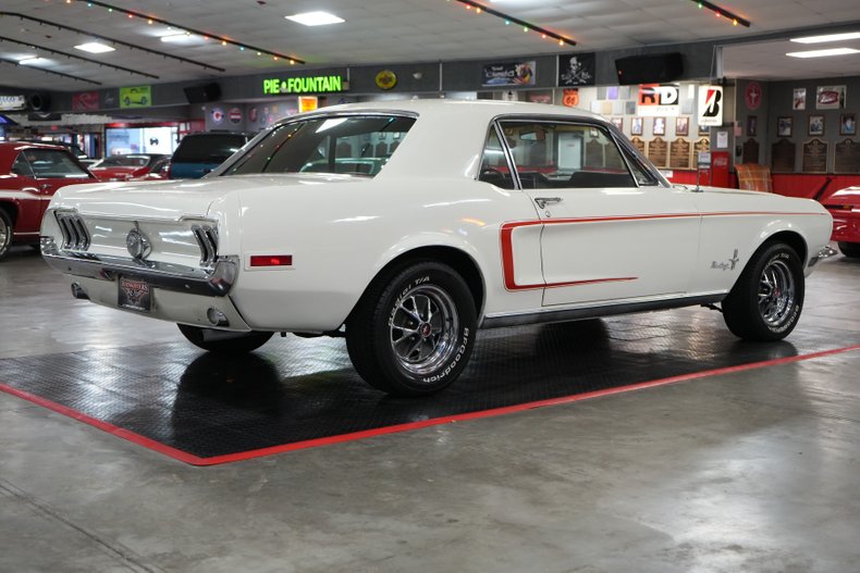 Ford-Mustang-1968-White-Red-30