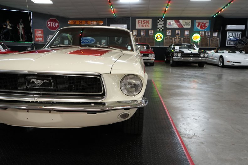 Ford-Mustang-1968-White-Red-35