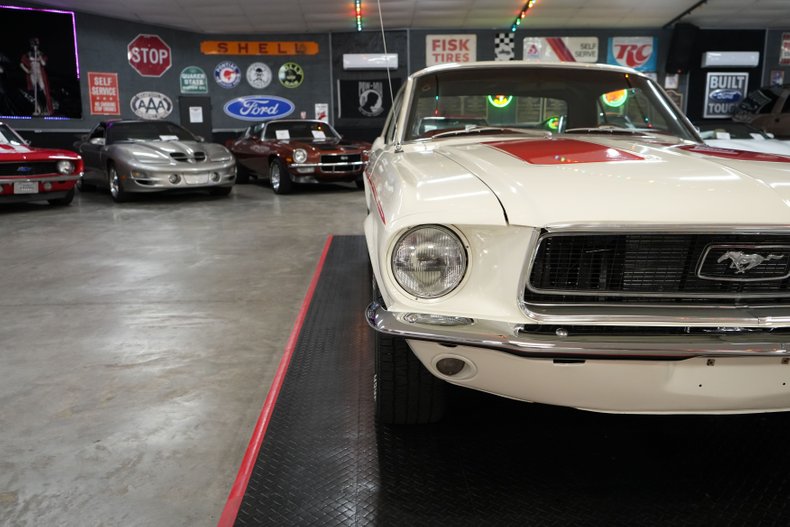 Ford-Mustang-1968-White-Red-36