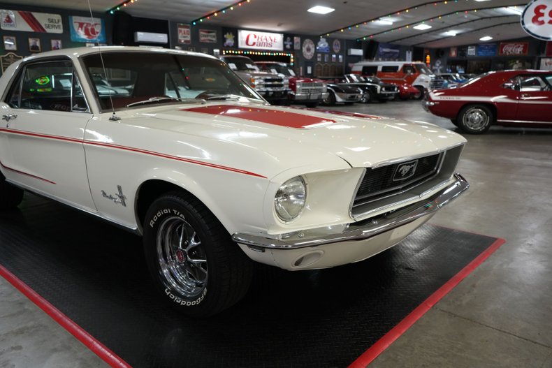 Ford-Mustang-1968-White-Red-37