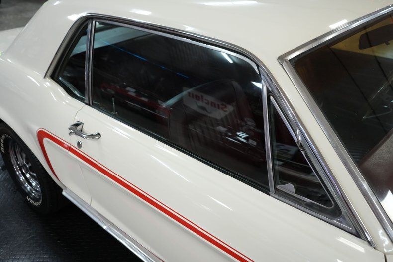 Ford-Mustang-1968-White-Red-42