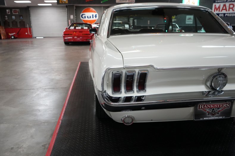 Ford-Mustang-1968-White-Red-46