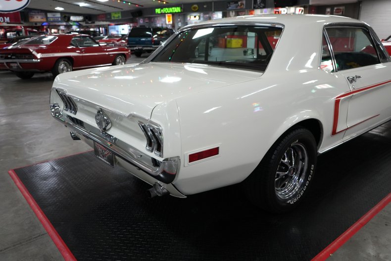 Ford-Mustang-1968-White-Red-48