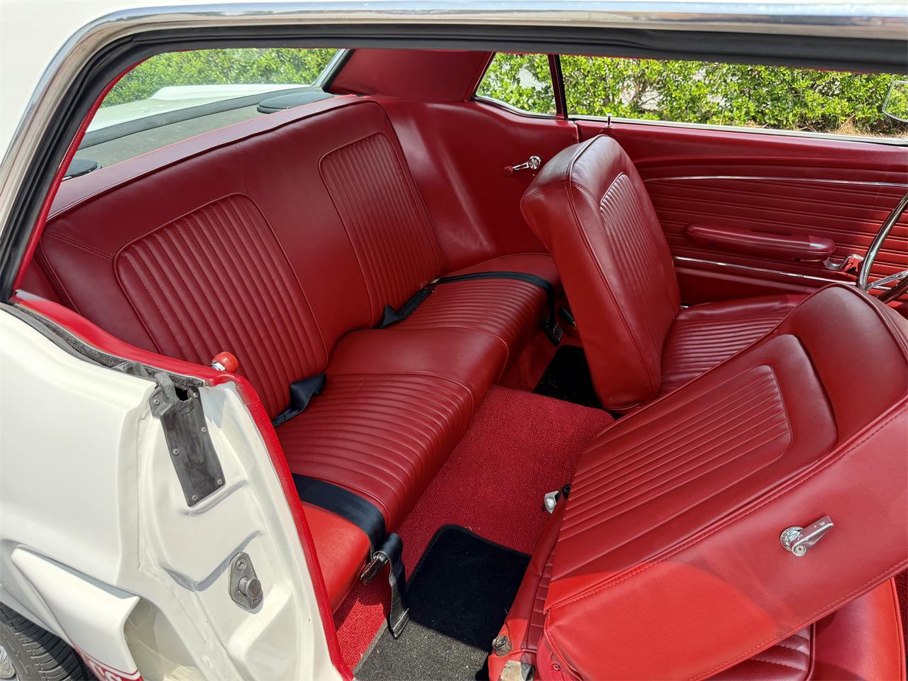 Ford-Mustang-1968-White-Red-5