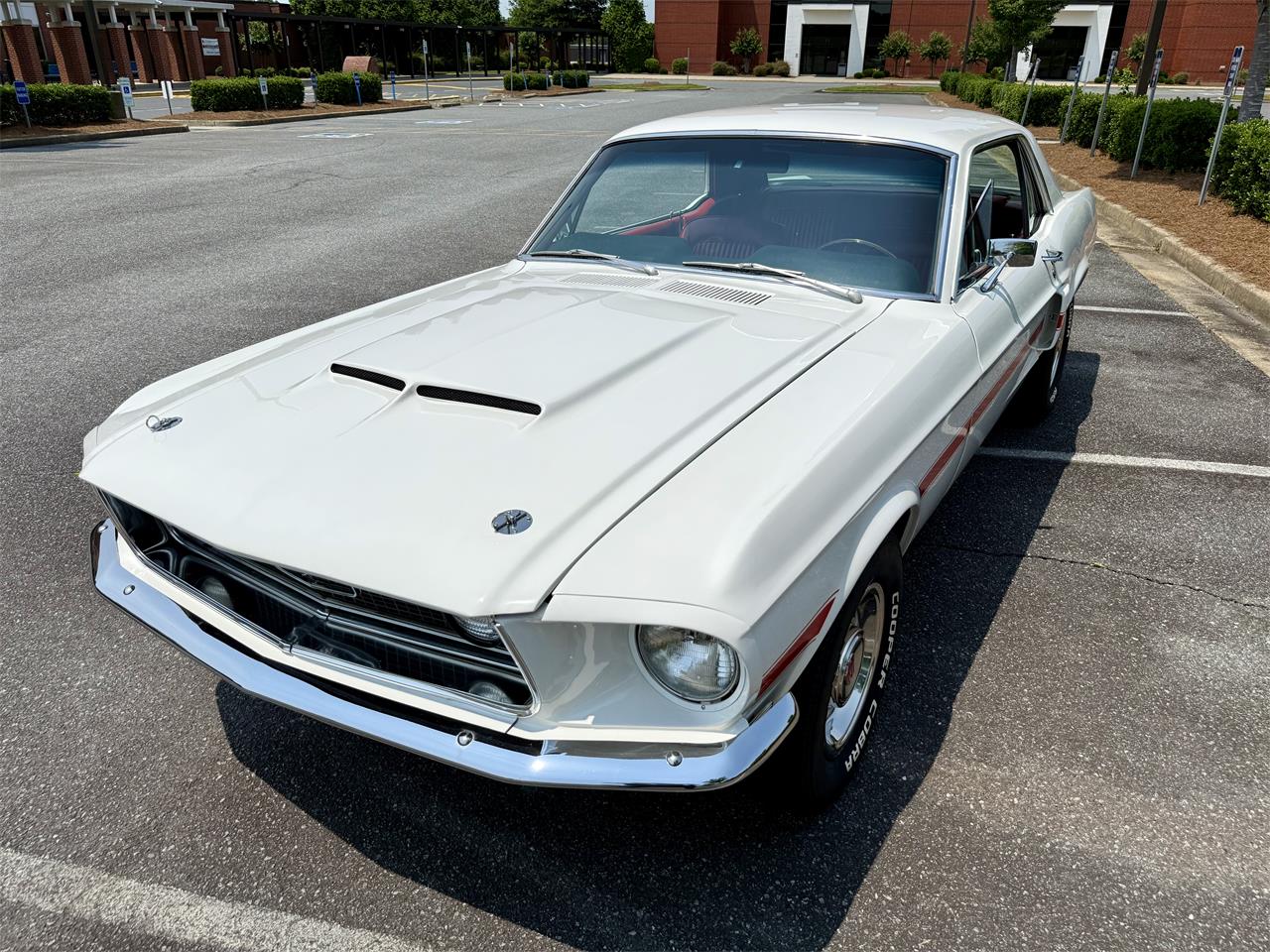 Ford-Mustang-1968-White-Red